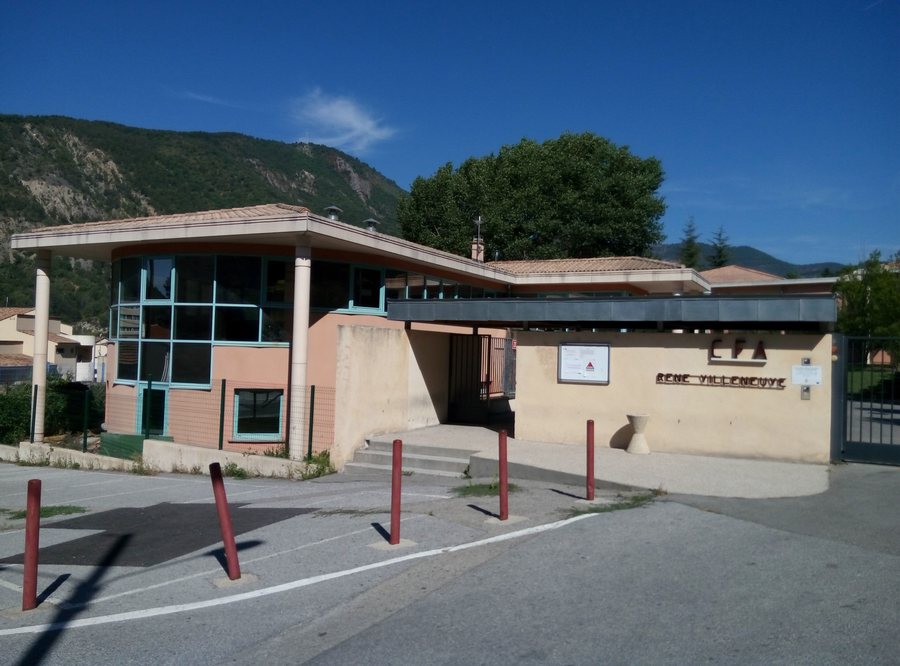 File:Digne-les-Bains - CFA René-Villeneuve.jpg
