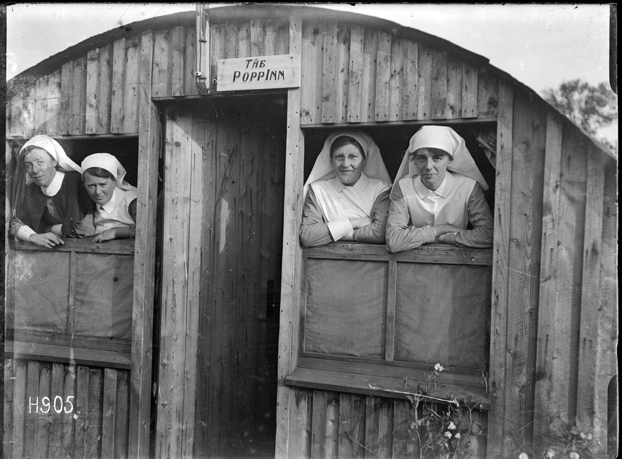 File:Nurses at New Zealand Stationary Hospital, Wisques, France, World War I, 1918 (13951974706).jpg