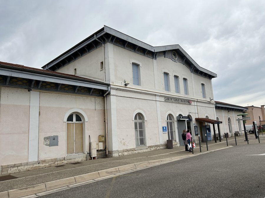 File:Chasse-sur-Rhône - Gare.jpg