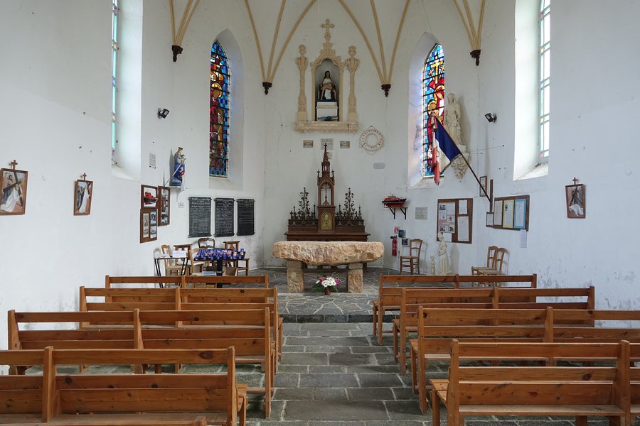 File:Chapelle Notre-Dame de Kéranroux - intérieur (Île-de-Bréhat).jpg