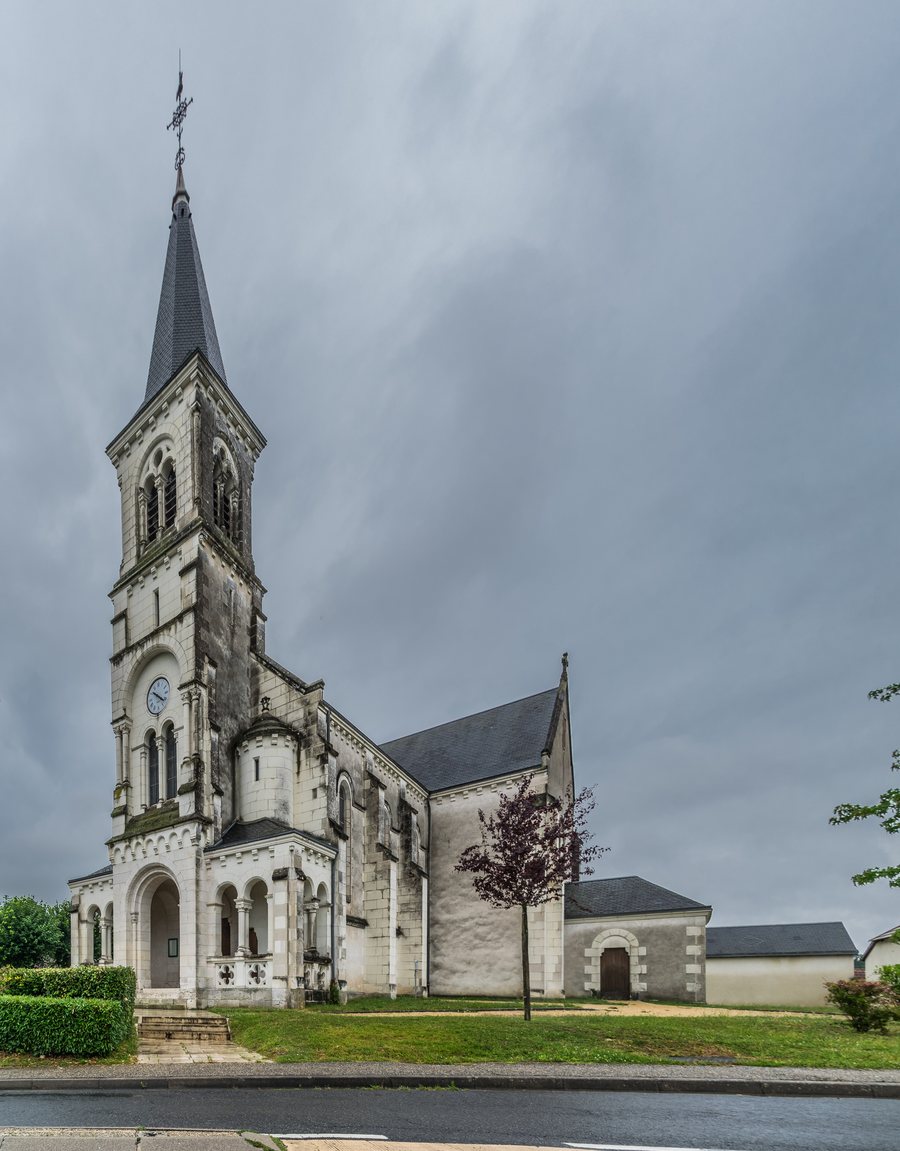 File:Saint Lignace church of Varennes-sur-Fouzon.jpg