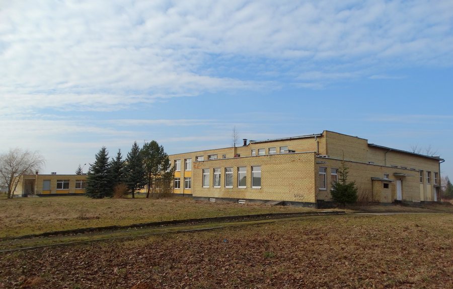 File:Kunioniai, mokykla 1.JPG
