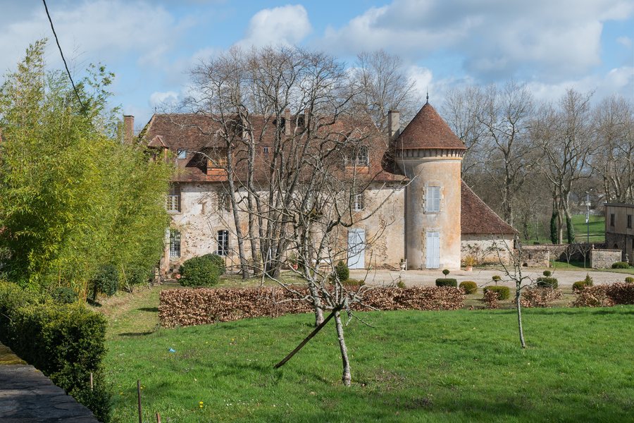 File:Castle of Magnac-Bourg (1).jpg