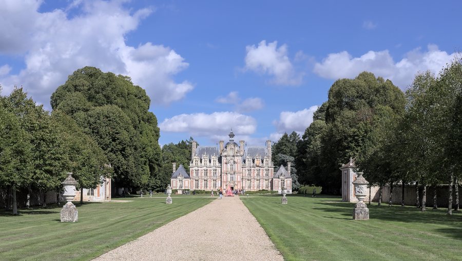 File:Chateau Beaumesnil.jpg
