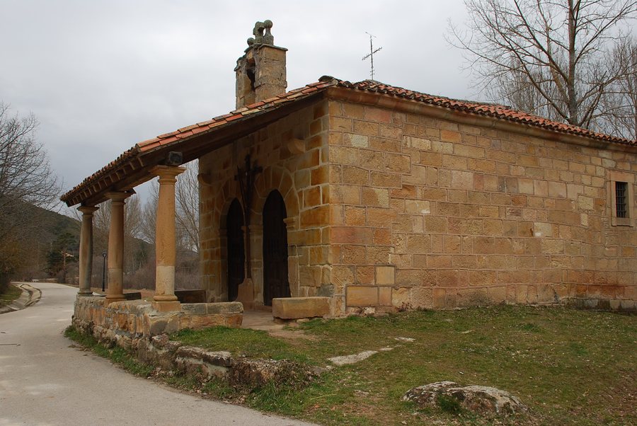 File:Ermita del Santo Cristo en Salduero.JPG
