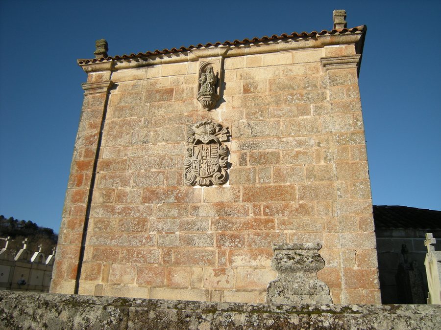 File:Cabeceira da igrexa de Santiago de Soutomaior, Taboadela.jpg