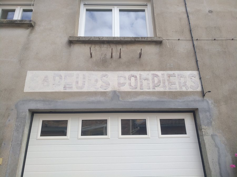 File:Le Cergne - Ancienne caserne pompiers (août 2020).jpg