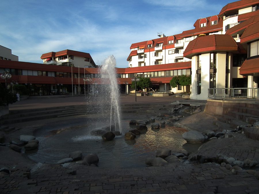Burgunderplatz in the center of Limburgerhof