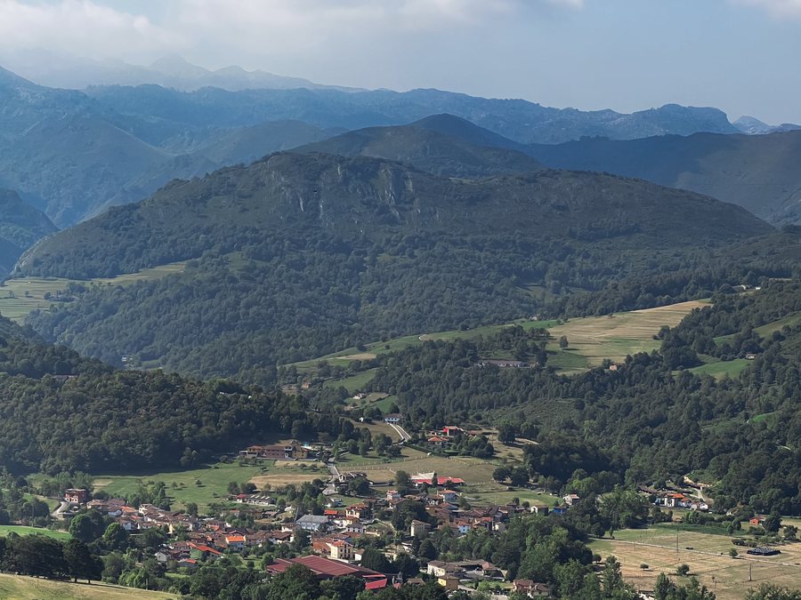 File:Mestas de Con, Cangas de Onís, Spain.jpg
