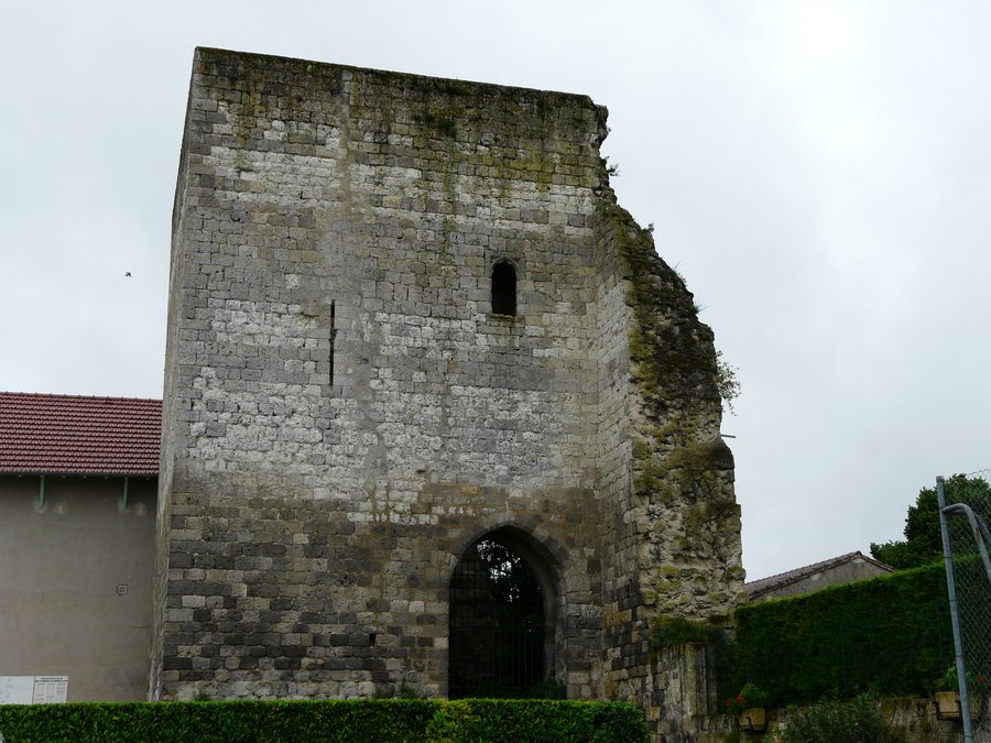 Ruins of the Tour d’Espiens in Lot-et-Garonne