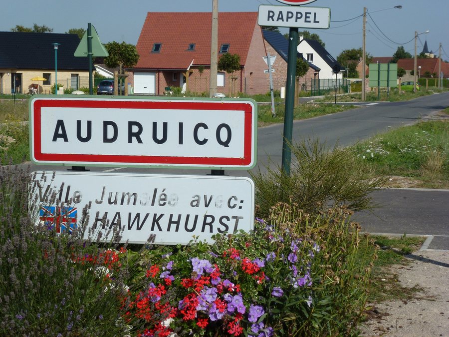 File:Audruicq (Pas-de-Calais) city limit sign.JPG