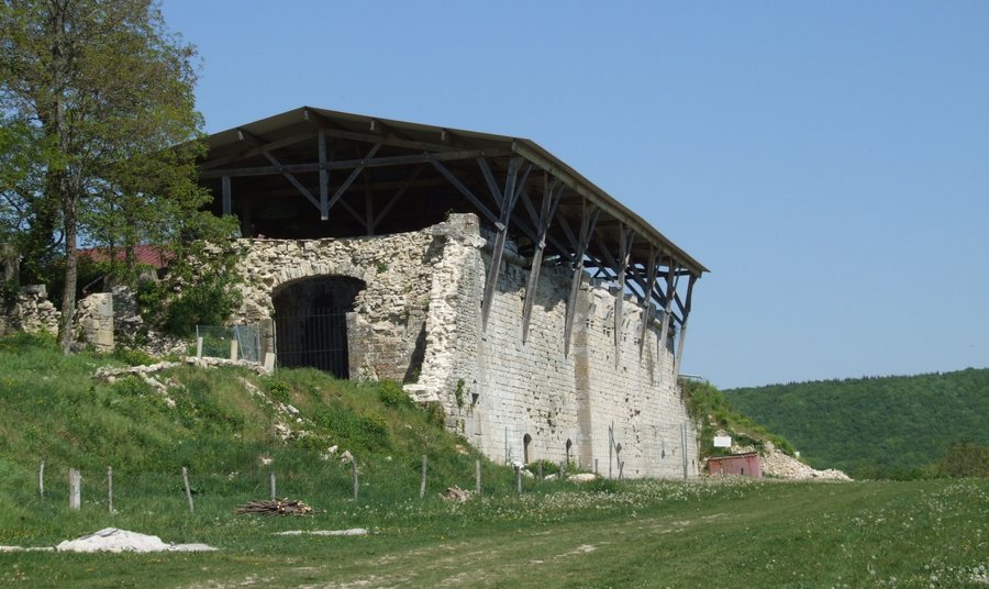 File:Curtil-Vergy - Monastere - Saint-Vivant.JPG