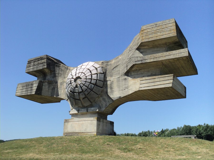 File:Spomenik revoluciji-Podgaric.jpg