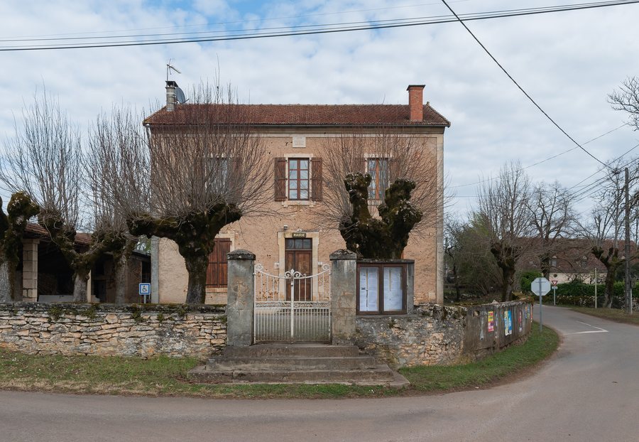 File:Town hall of Saint-Simon Lot (2).jpg