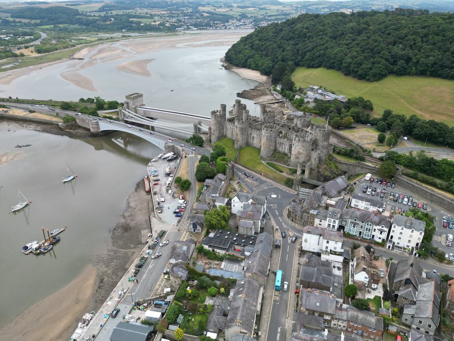 File:Awyrlun o Gastell Conwy - Aerial photograph of Castell Conwy, Conwy County Borough, Cymru (Wales).jpg