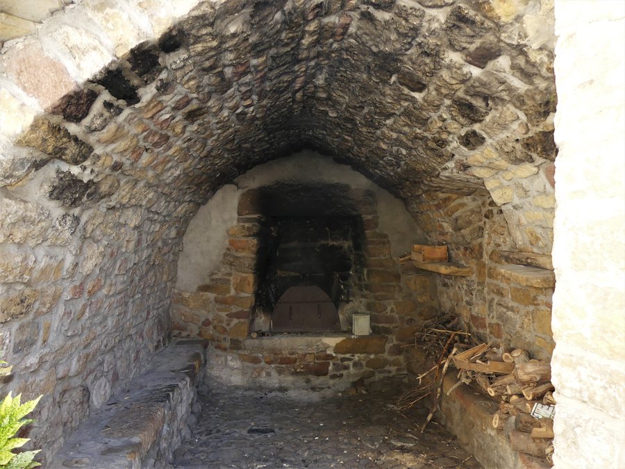 File:Comprégnac Peyre four à pain (2).jpg