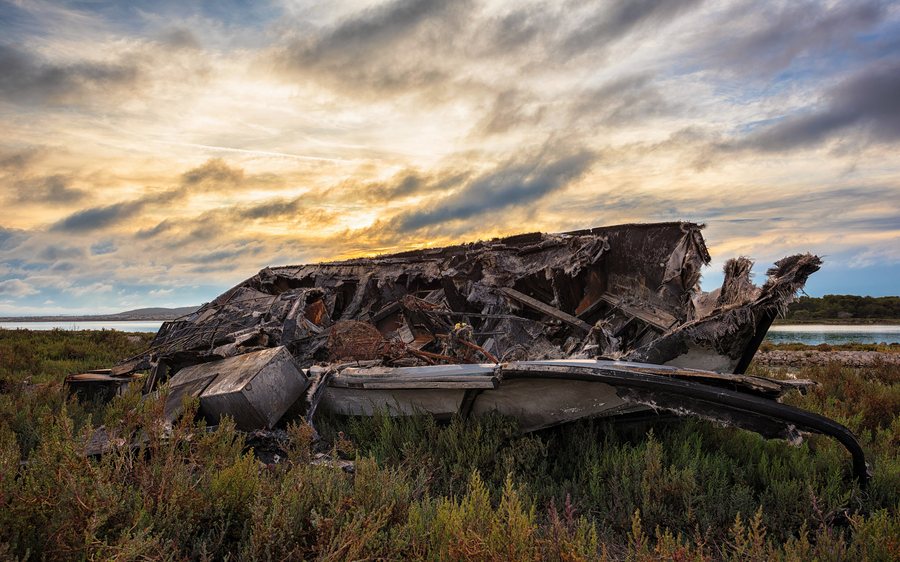 File:Wreck - Frontignan 01.jpg
