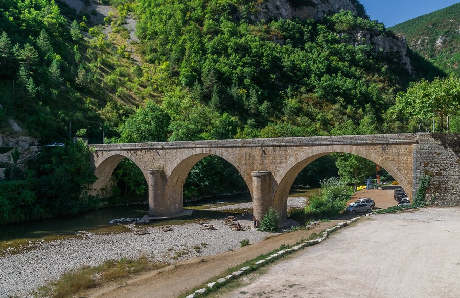 File:Bridge in La Malene.jpg