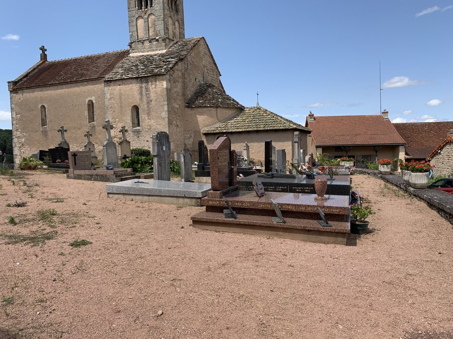 File:Cimetière Chiddes Saône Loire 1.jpg
