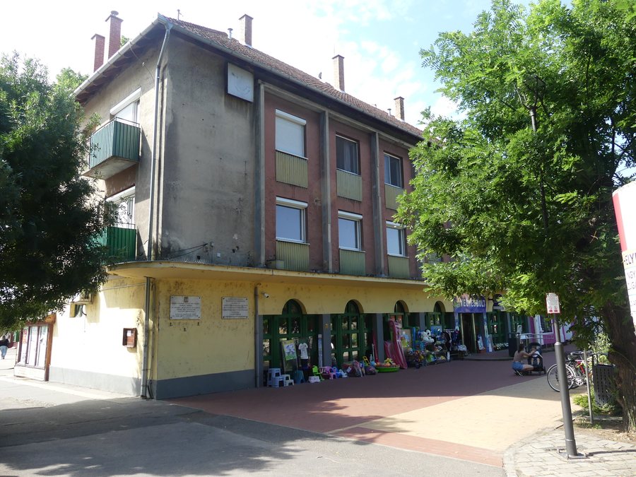 File:Béke tér 2, 2023-07-20 Dunaföldvár (22).jpg