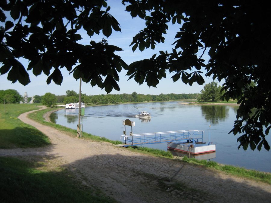 Landing stage at the Kornhaus on the Elbe near Dessau