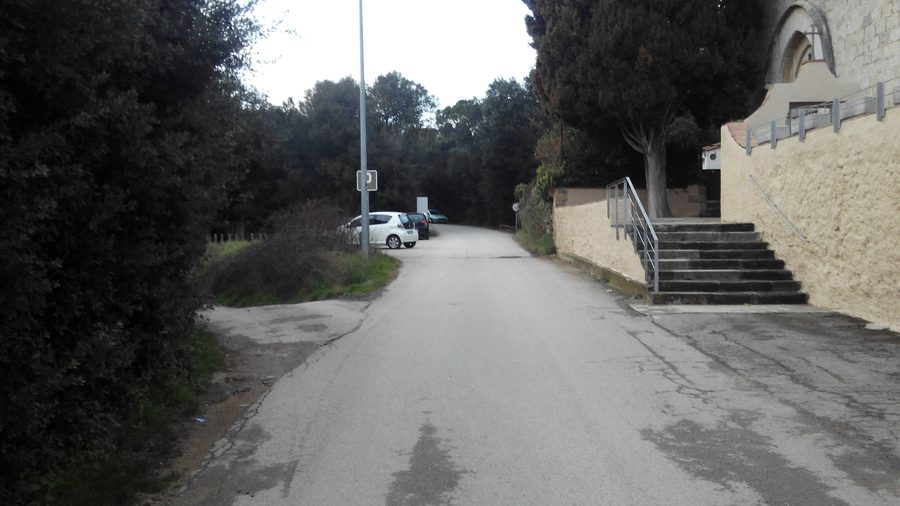 Path beside the church of Sant Pau de Sarrià de Dalt