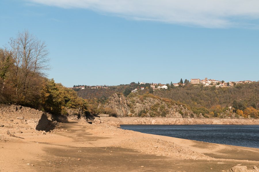 File:Saint Victor sur Loire-Voie du chemin de fer à Chambles-20151102.jpg