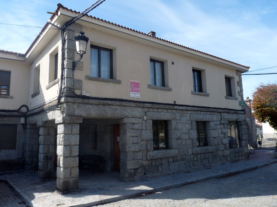 File:Consultorio de Atención Primaria, Peguerinos.jpg