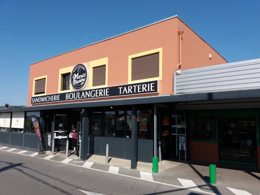 File:Saint-Étienne-de-Fontbellon - Boulangerie Marie Blachère.jpg