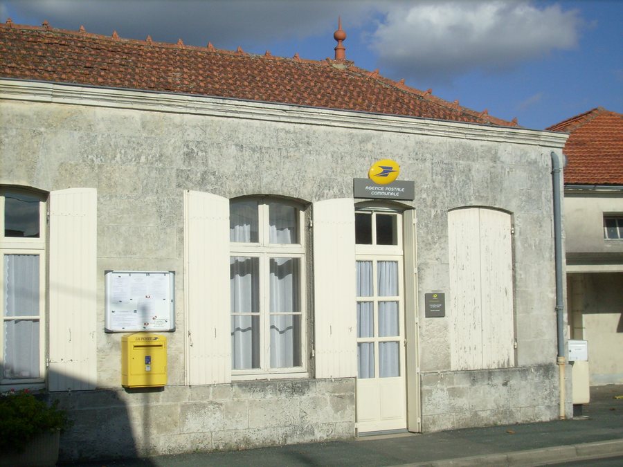 File:Bureau de Poste de Brie sous Mortagne - panoramio.jpg