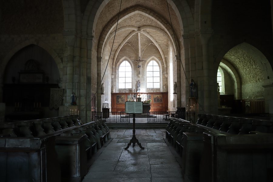File:Intérieur de l'abbatiale Notre-Dame de La Bussière-sur-Ouche (Côte-d'Or) 02.jpg