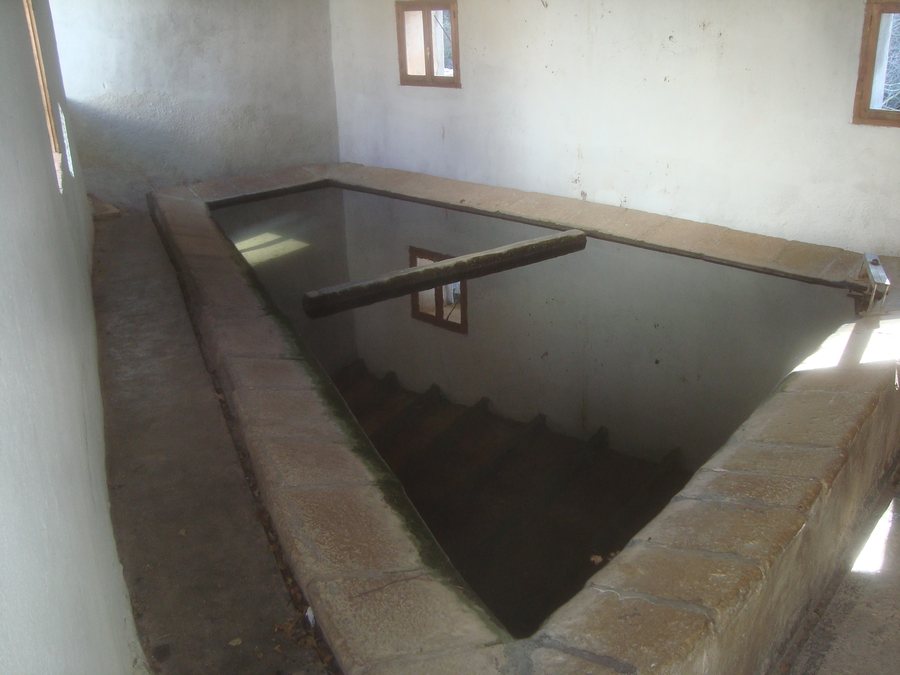 File:Lavadero público de Chiva de Morella.,.jpg