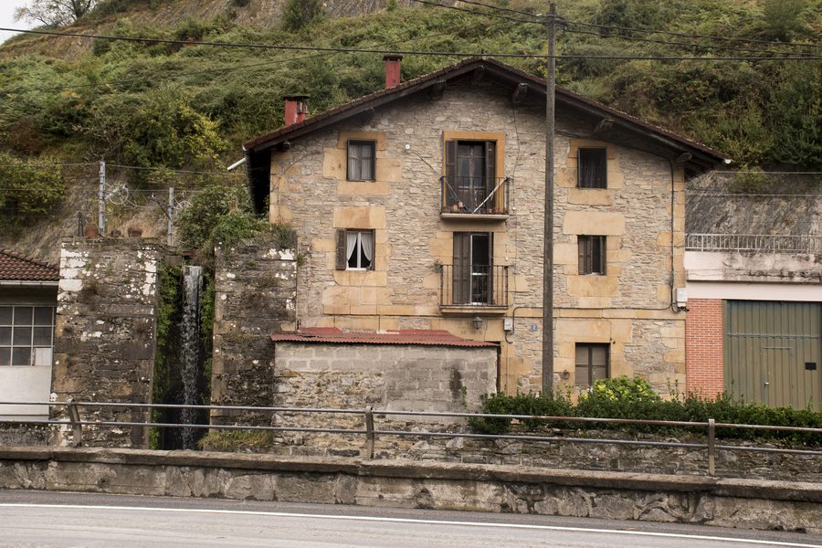 Zamakola lantegi-etxea, an industrial building in Éibar