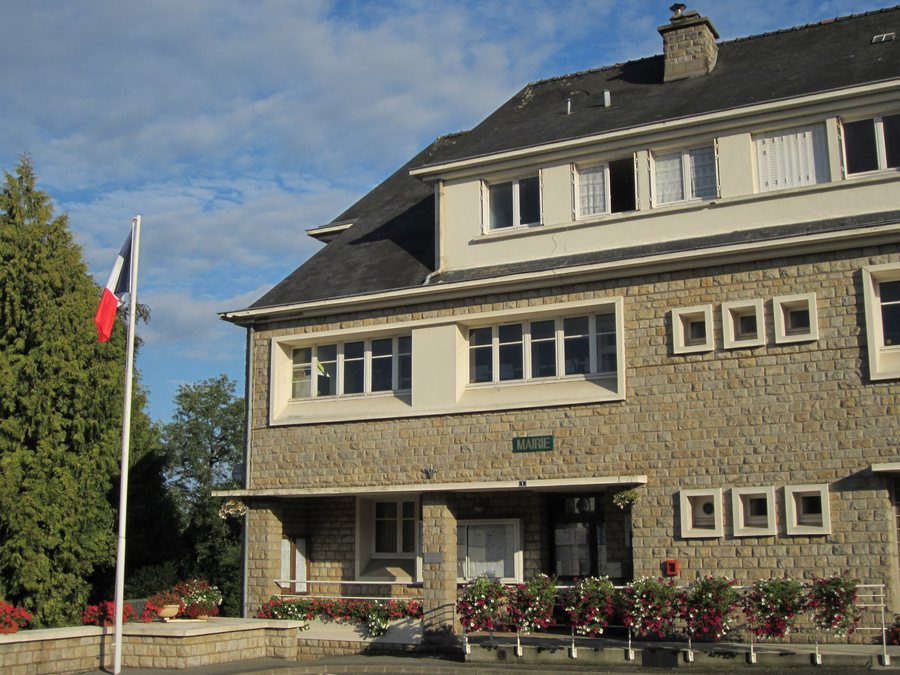 File:Les Loges-Marchis - Mairie.JPG