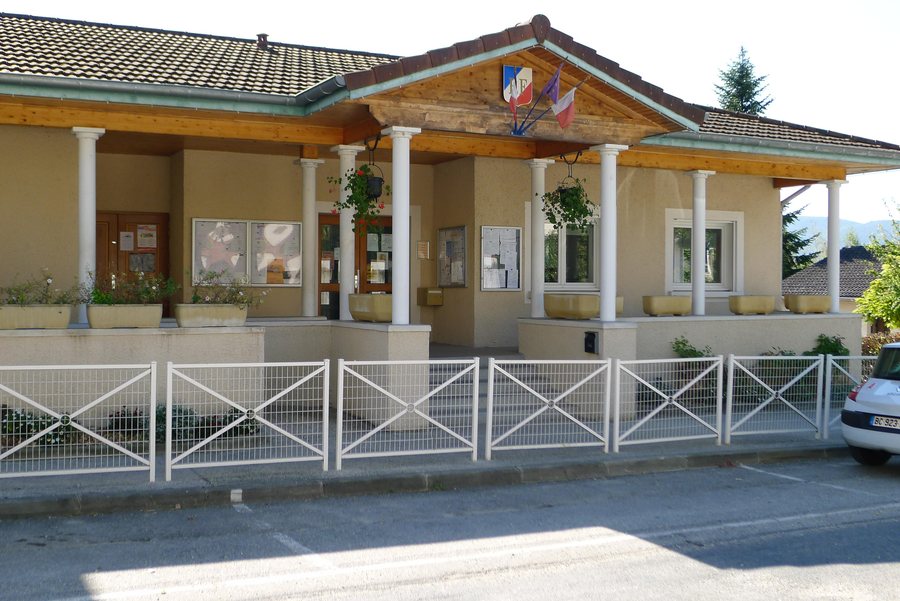 File:Mairie Auberives-en-Royans 2011-10-04-008.jpg