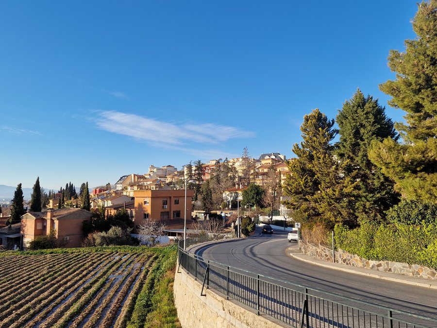 File:Avenida de la Libertad, en el Barrio de la Vega (Monachil, Granada).jpg