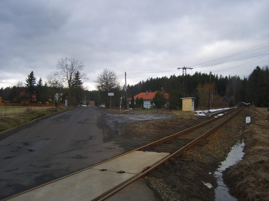 Sadov-Podlesí stop on the railway line between Karlovy Vary and Merklín
