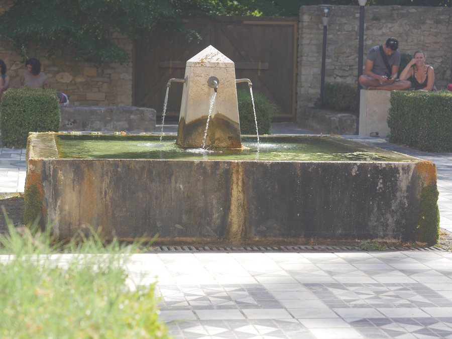File:Fontaine - Abbaye de Saint-Pons - Gemenos - 2015-08-16- P1180866.jpg