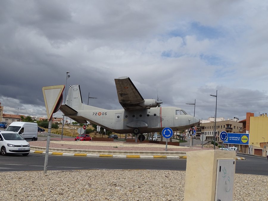 File:Alcantarilla-i körforgalom (AVIOCAR CASA C212).jpg