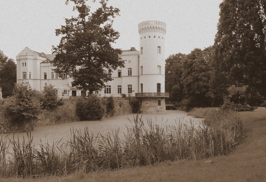 File:Schloss Schlemmin Vorpommern Rügen P1060380.JPG