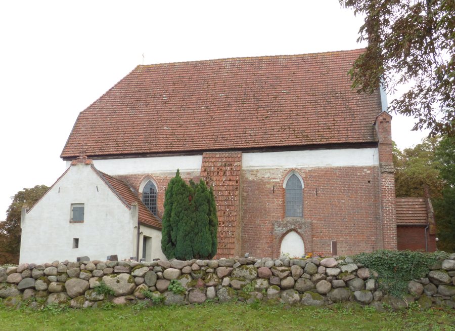 File:70803 Walkendorf Kirche Nordseite.jpg