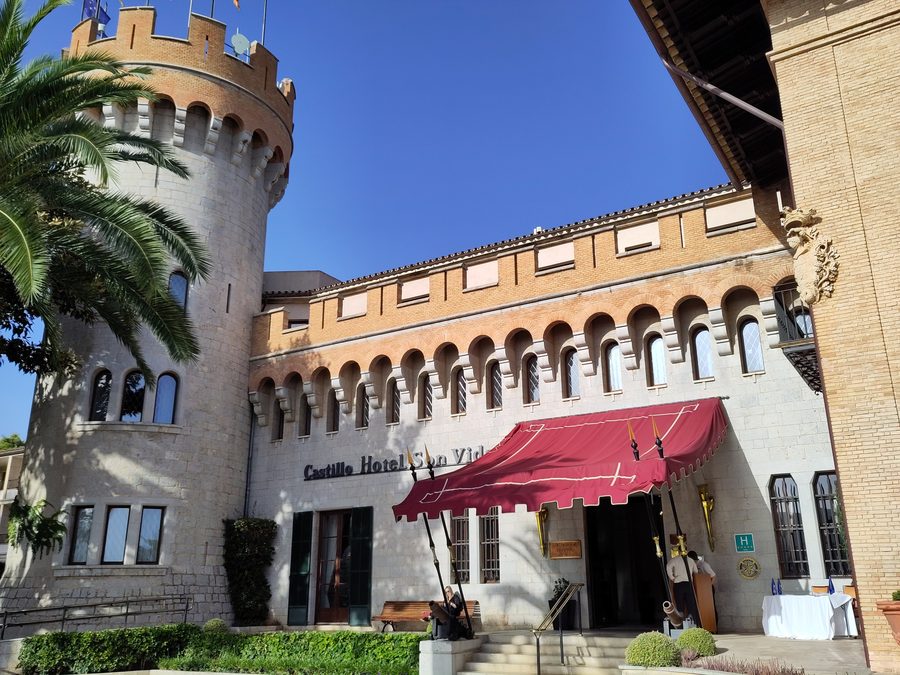 Main facade of Castell de Son Vida