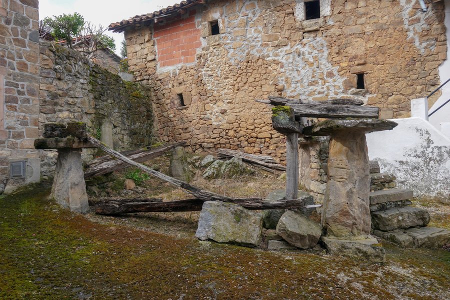 File:Hórreo de Perrozo (3).jpg