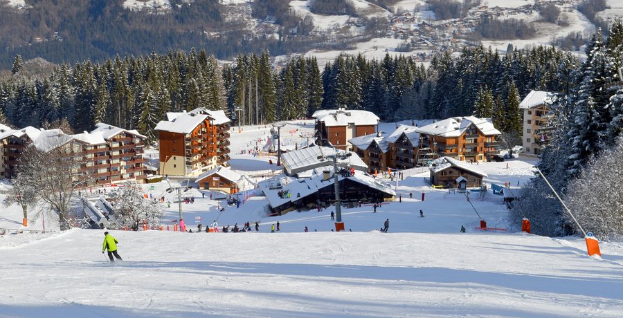 File:Morillon les Esserts from the slopes, 2014.jpg