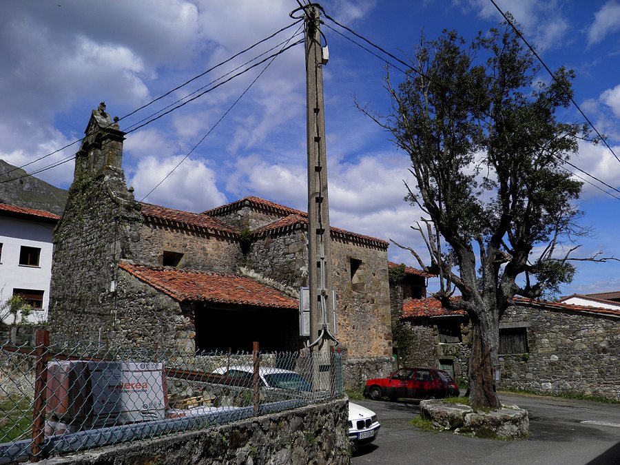 File:Rozagás (Peñamellera Alta, Asturias).jpg