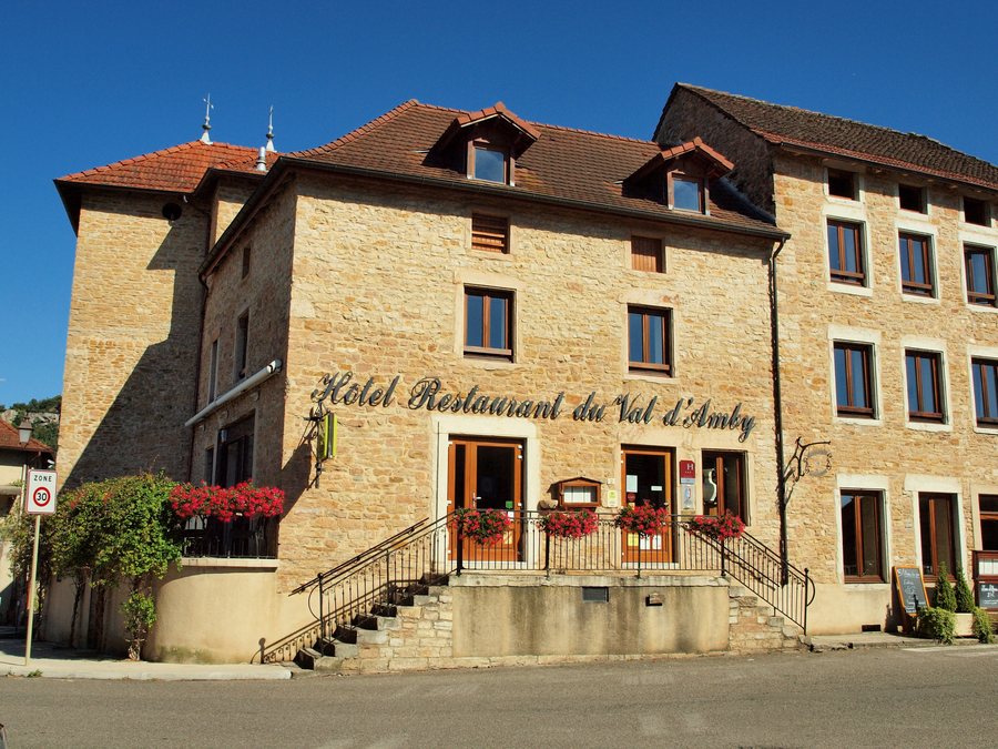 File:Hières-sur-Amby-FR-38-auberge-1.jpg