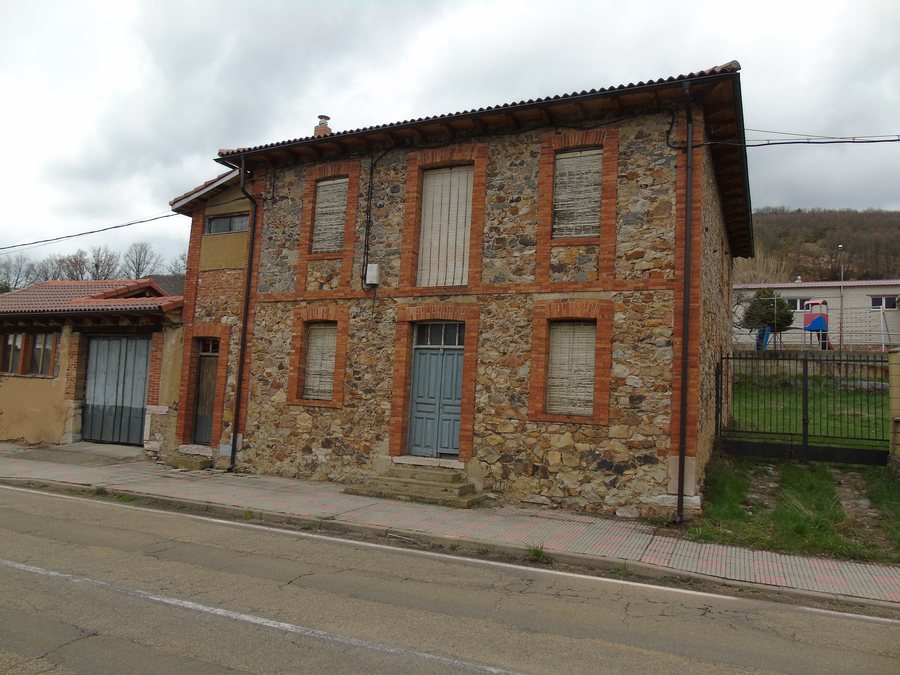File:Brugos de Fenar.002 - La Robla (Leon).jpg