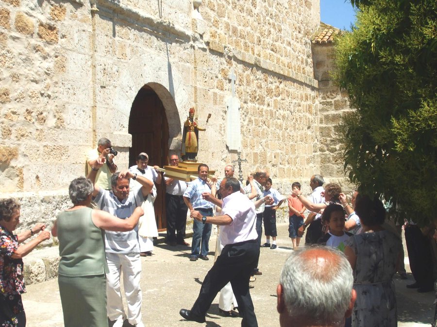 File:Castroverde de Cerrato - San Basilio - 2011.JPG
