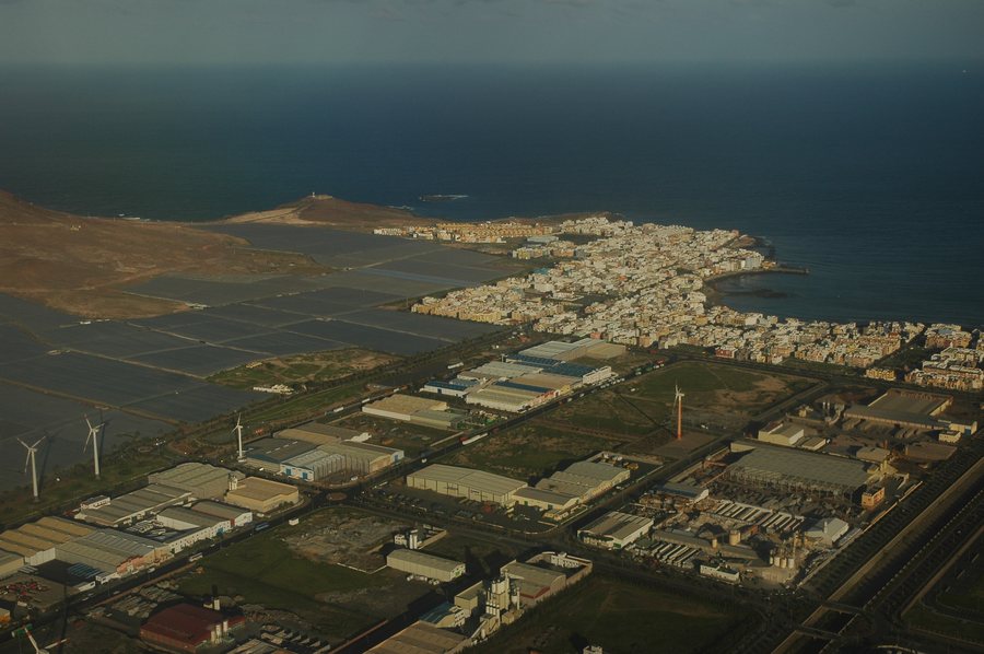 File:Arinaga Beach aerial view & part of industrial state-Gran Canaria.jpg