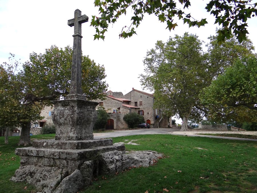 File:Montréal (Ardèche)-01.JPG